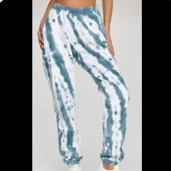 Good American Boyfriend Sweatpants in Blue Orion Tie Dye - Picture 16 of 16